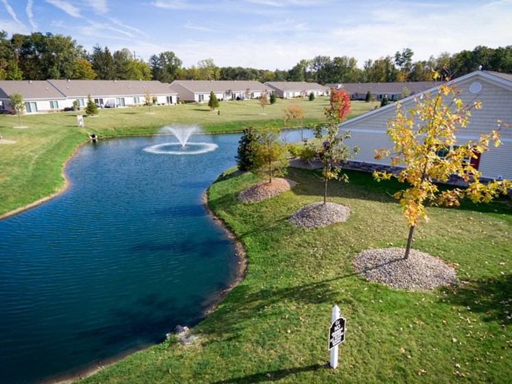 Avon Lake OH Apartment Rentals Redwood Hampshire Highlands Back Pond